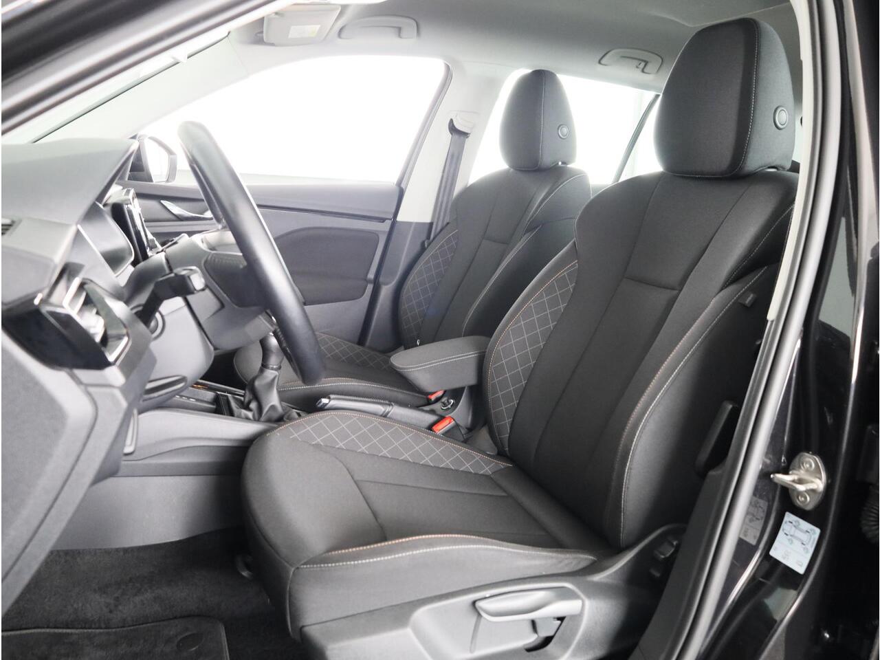 Skoda Kamiq 1.0 TSI Ambition 110 pk | Navigatie via App | Parkeersensoren achter | Apple Carplay/Android Auto | Cruise control | LED koplampen |