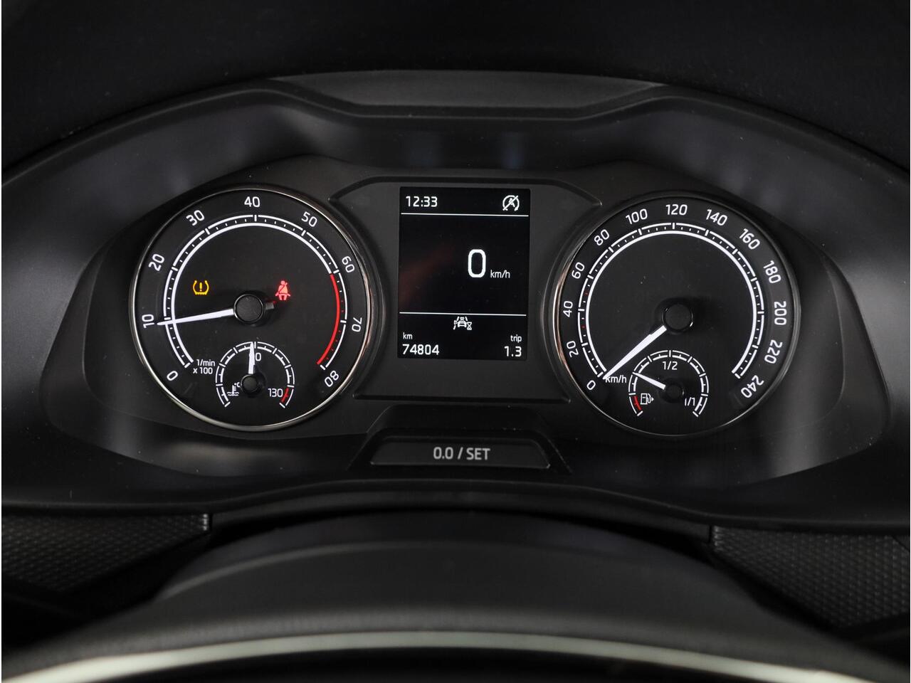 Skoda Kamiq 1.0 TSI Ambition 110 pk | Navigatie via App | Parkeersensoren achter | Apple Carplay/Android Auto | Cruise control | LED koplampen |