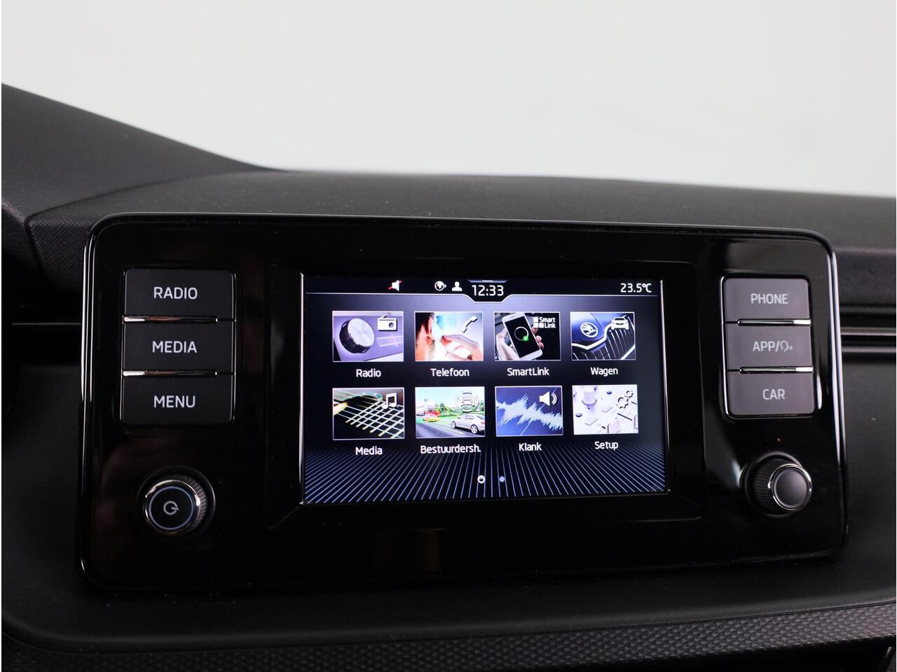 Skoda Kamiq 1.0 TSI Ambition 110 pk | Navigatie via App | Parkeersensoren achter | Apple Carplay/Android Auto | Cruise control | LED koplampen |