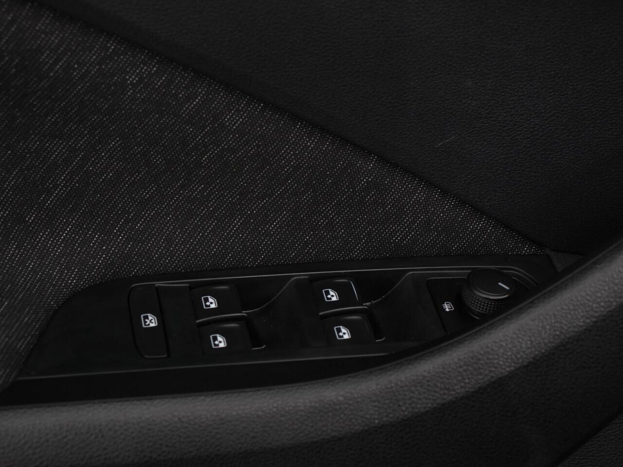 Skoda Kamiq 1.0 TSI 110pk DSG Style | Navigatie | Apple Carplay / Android auto | Parkeersensor achter | Cruise Control | Verwarmbare voorstoelen | Extra getint glas | Climate Control