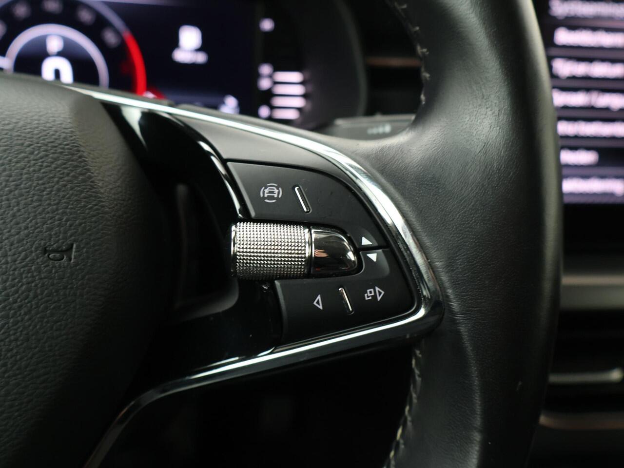 Skoda Kamiq 1.0 TSI Business Edition | 110 PK | Automaat | Multifunctioneel stuurwiel | Stoelverwarming | Parkeersensoren | Inklapbare trekhaak |