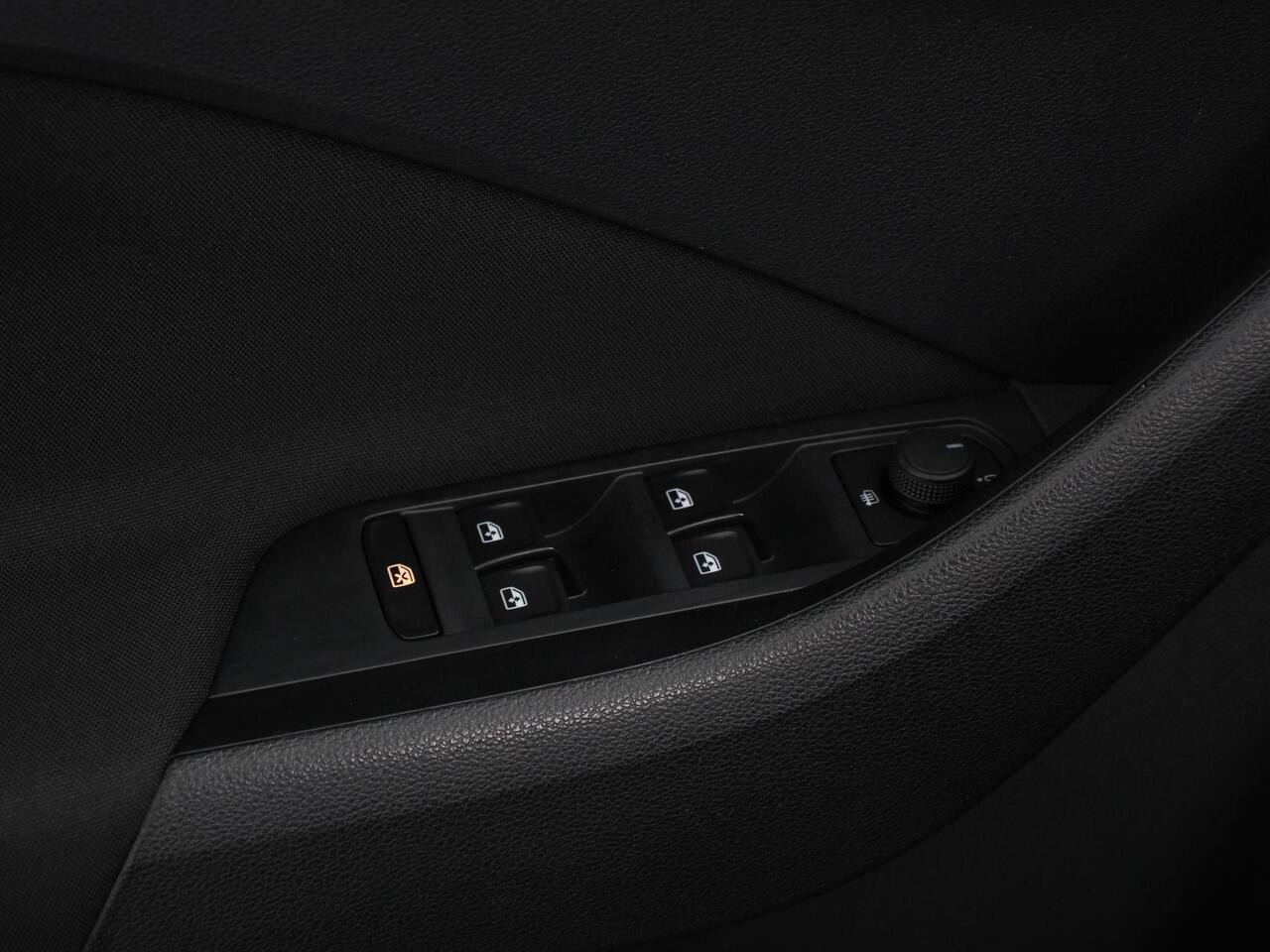 Skoda Kamiq 1.0 TSI 110pk DSG Tour de France Navigatie Apple Carplay/Android Auto Cimate Control Camera Parkeer sensoren Led Adaptive Cruise Control