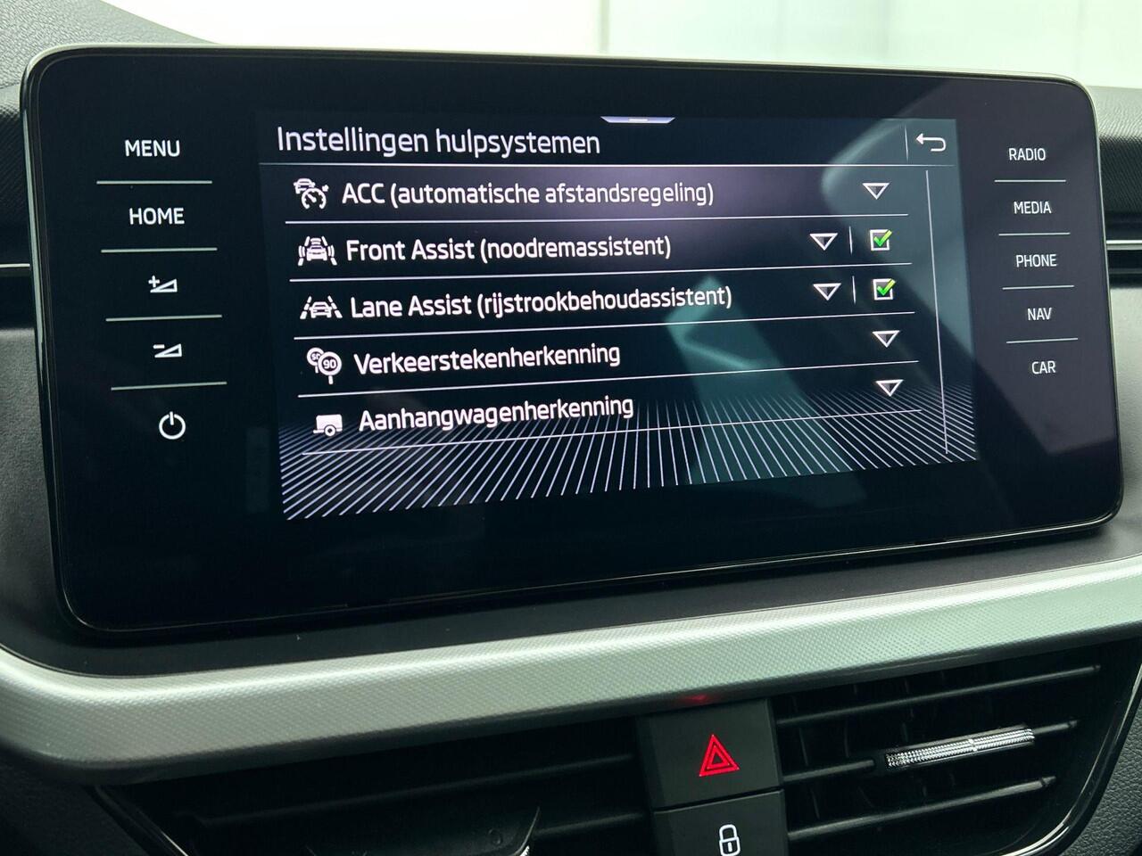 Skoda Kamiq 1.0 TSI 110PK DSG Style Drive 125 | Navigatie | Climate Control | DAB | Digitale cockpit | Cruise Control adaptive | Parkeer sensoren V+A | Stoelverwarming