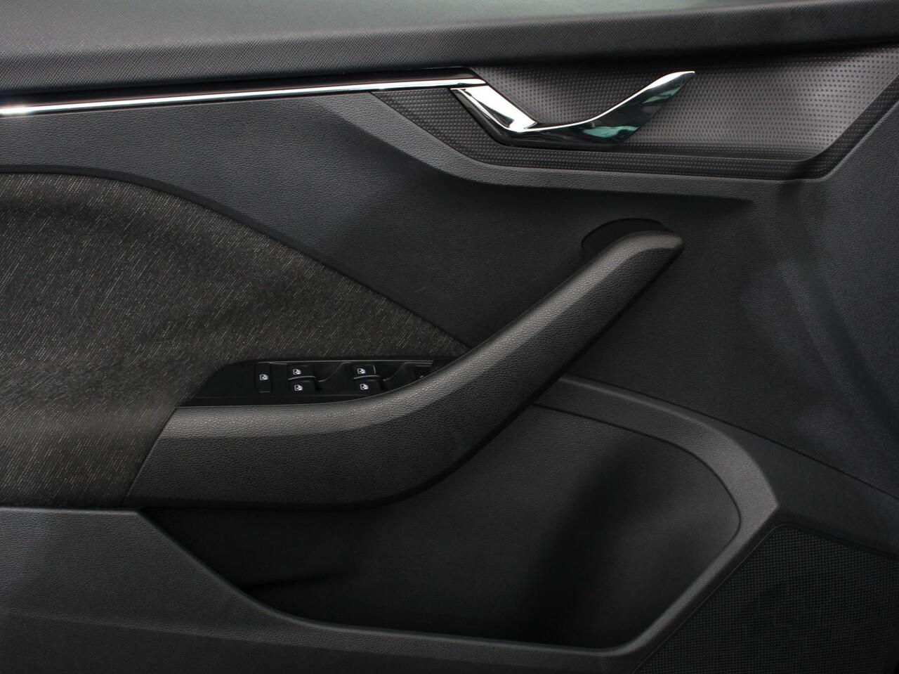 Skoda Kamiq 1.0 TSI 110pk DSG Style | Navigatie | Apple Carplay / Android auto | Parkeersensor achter | Cruise Control | Verwarmbare voorstoelen | Extra getint glas | Climate Control