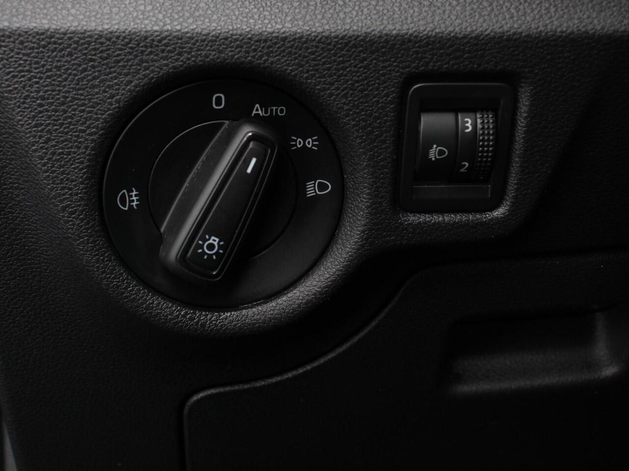 Skoda Kamiq 1.0 TSI 110pk DSG Style | Navigatie | Apple Carplay / Android auto | Parkeersensor achter | Cruise Control | Verwarmbare voorstoelen | Extra getint glas | Climate Control