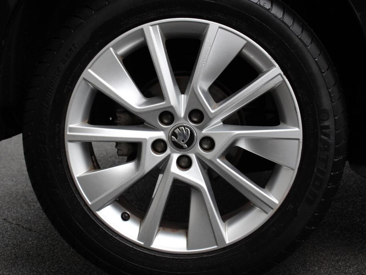 Skoda Kamiq 1.0 TSI 110pk DSG Style | Navigatie | Apple Carplay / Android auto | Parkeersensor achter | Cruise Control | Verwarmbare voorstoelen | Extra getint glas | Climate Control