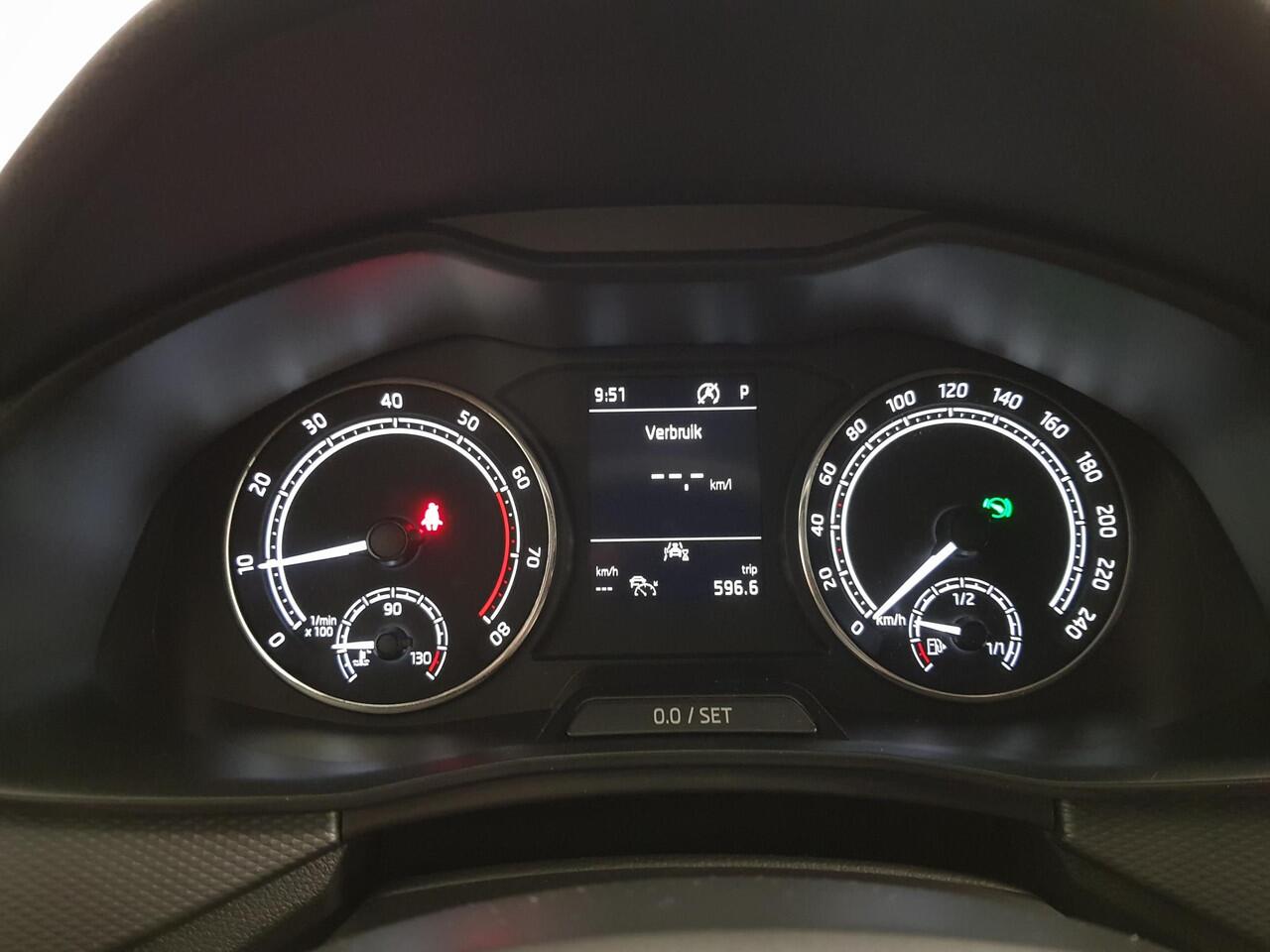 Skoda Kamiq 1.0 TSI 110pk DSG Dynamic | Navigatie | Lane Assist | Adaptive Cruise Control | Camera | Stoelverwarming |