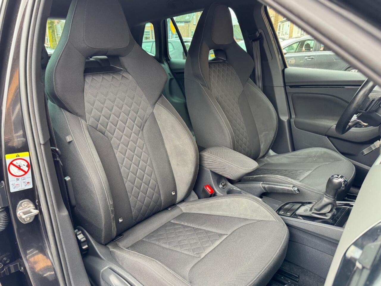 Skoda Kamiq 1.5 TSI 150PK DSG AUTOMAAT SPORT BUSINESS NAVI/CARPLAY/LED/NL-AUTO