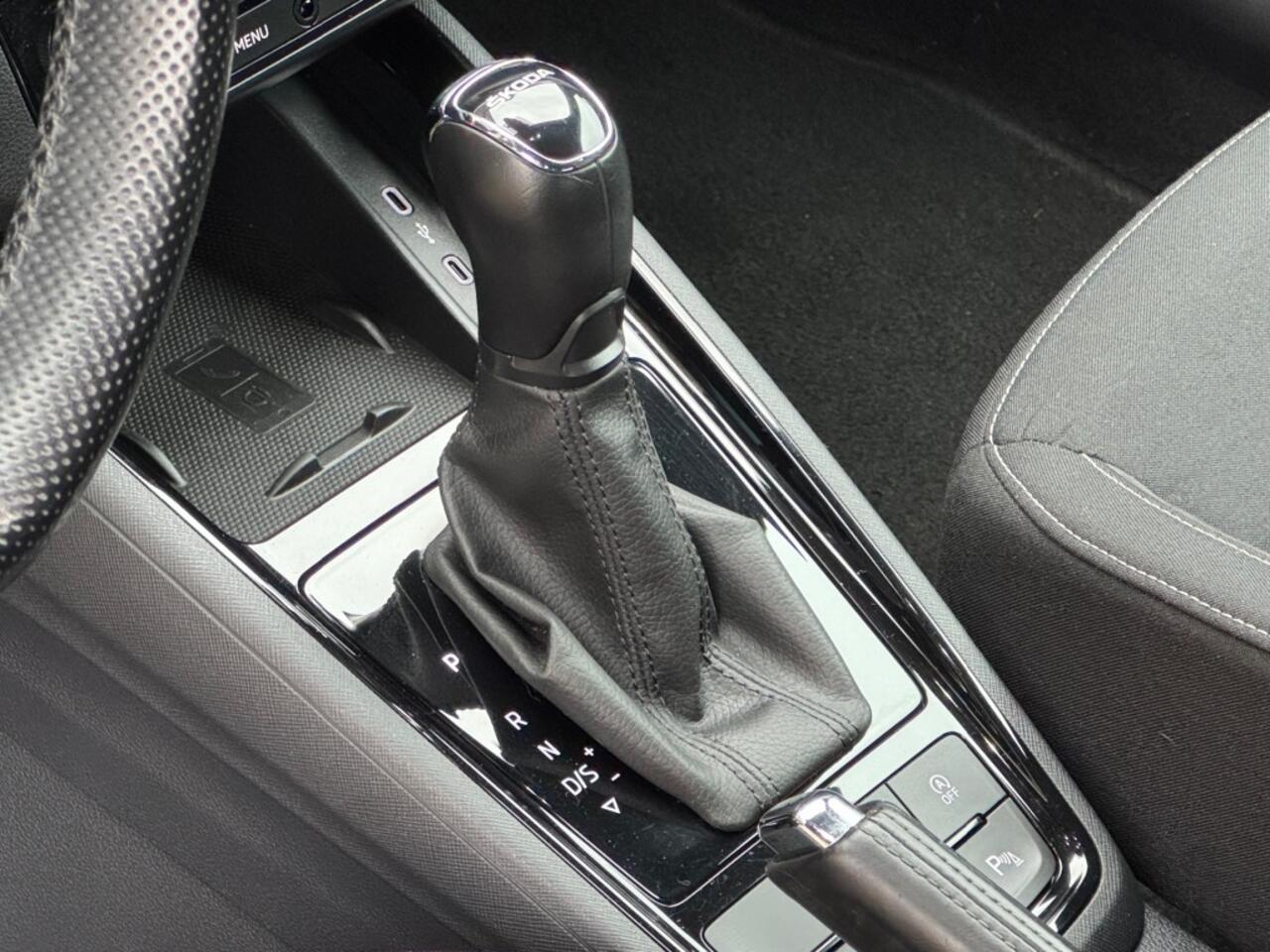 Skoda Kamiq 1.5 TSI 150PK DSG AUTOMAAT SPORT BUSINESS NAVI/CARPLAY/LED/NL-AUTO