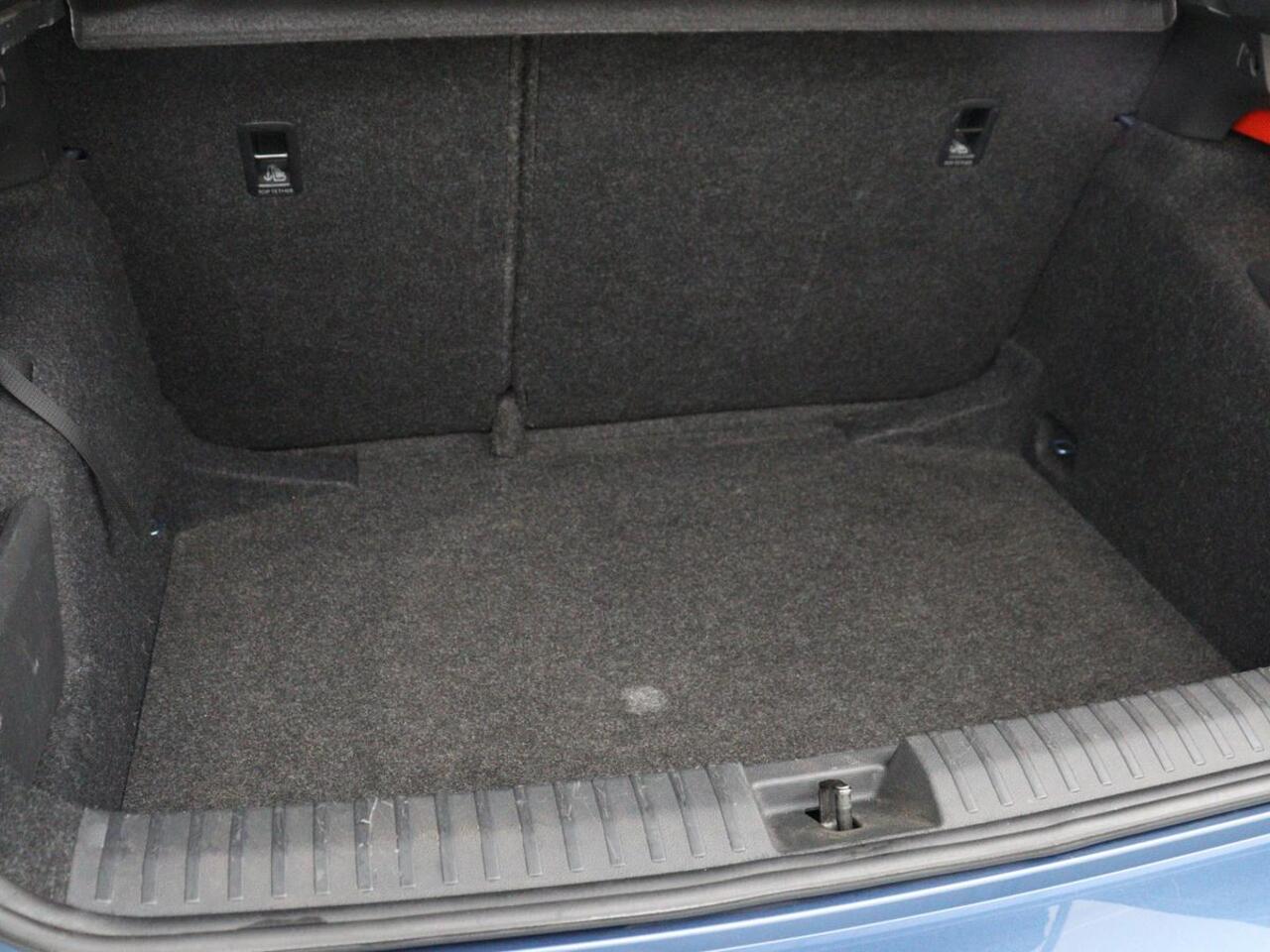 Skoda Kamiq 1.0 TSI Sport | Trekhaak | Sportstoelen | Carplay | Climate control | Parkeerhulp | Cruise control | Full LED | Sportstuur | Bluetooth