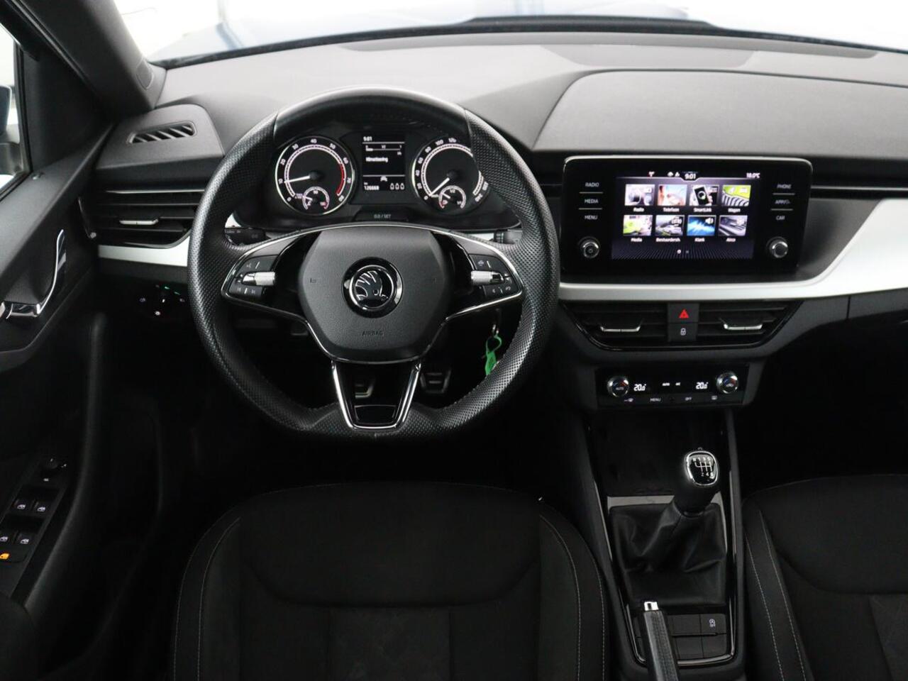 Skoda Kamiq 1.0 TSI Sport | Trekhaak | Sportstoelen | Carplay | Climate control | Parkeerhulp | Cruise control | Full LED | Sportstuur | Bluetooth
