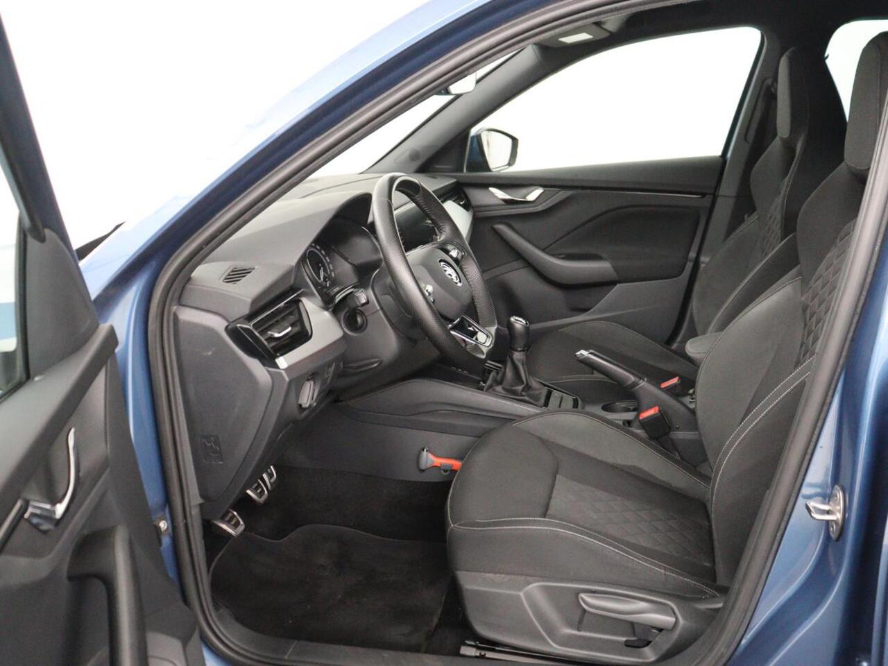 Skoda Kamiq 1.0 TSI Sport | Trekhaak | Sportstoelen | Carplay | Climate control | Parkeerhulp | Cruise control | Full LED | Sportstuur | Bluetooth