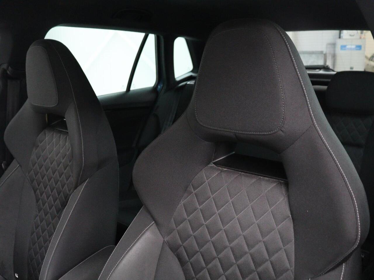 Skoda Kamiq 1.0 TSI Sport | Trekhaak | Sportstoelen | Carplay | Climate control | Parkeerhulp | Cruise control | Full LED | Sportstuur | Bluetooth