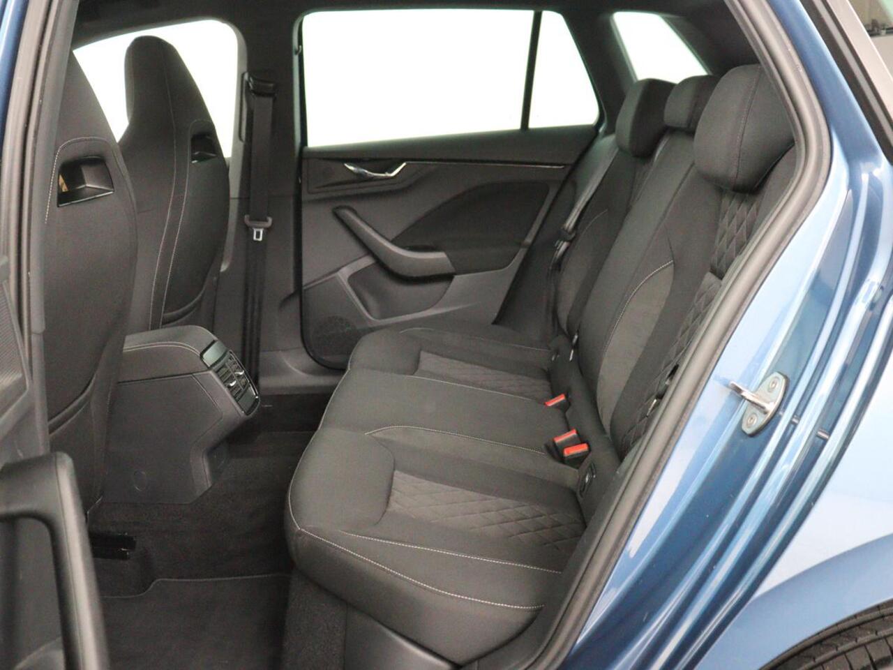 Skoda Kamiq 1.0 TSI Sport | Trekhaak | Sportstoelen | Carplay | Climate control | Parkeerhulp | Cruise control | Full LED | Sportstuur | Bluetooth