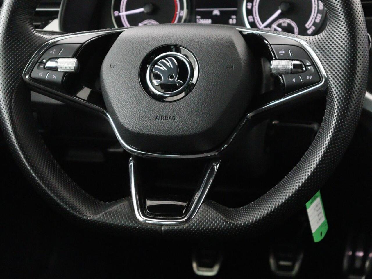 Skoda Kamiq 1.0 TSI Sport | Trekhaak | Sportstoelen | Carplay | Climate control | Parkeerhulp | Cruise control | Full LED | Sportstuur | Bluetooth