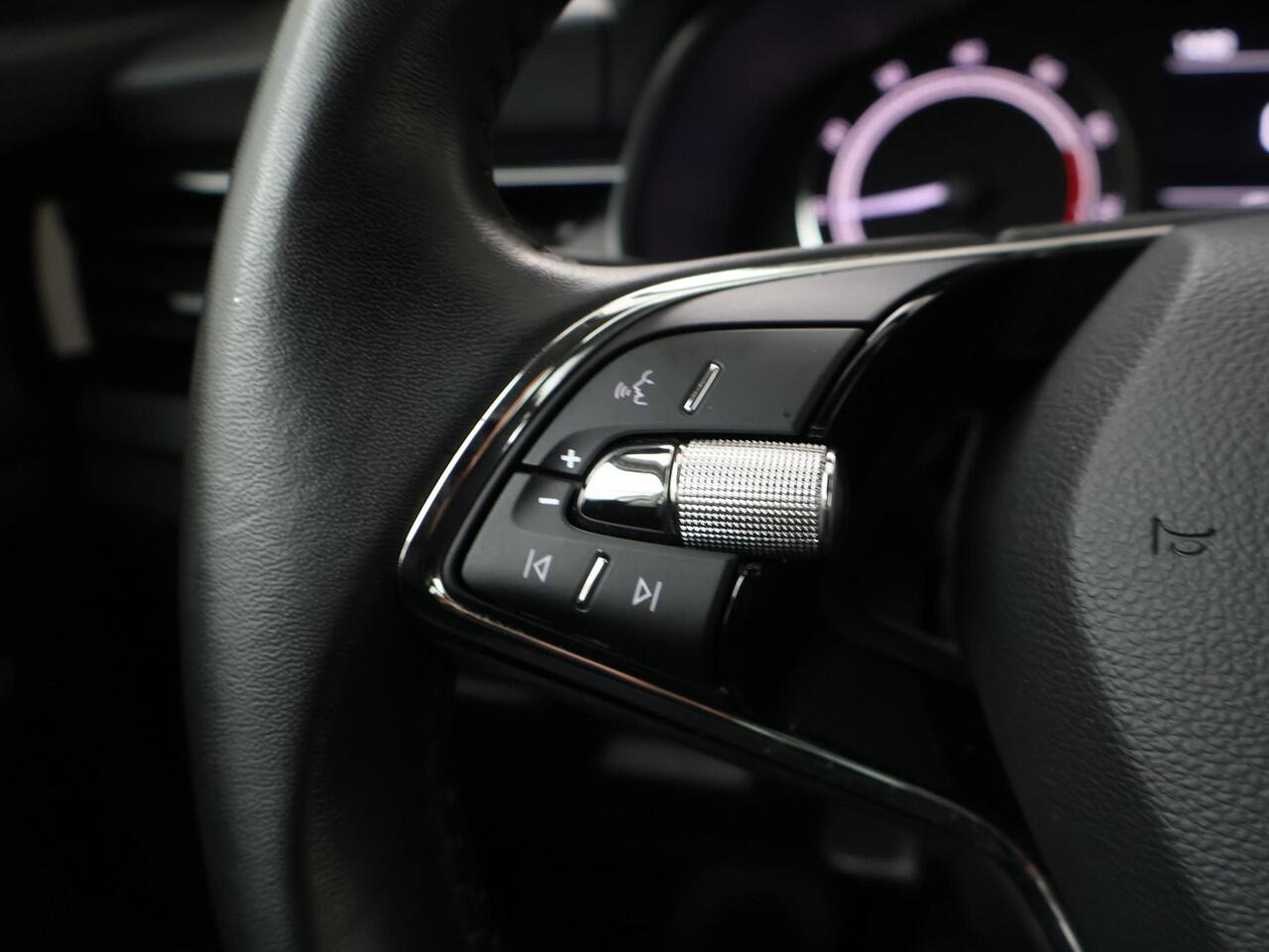 Skoda Kamiq 1.0 TSI Ambition | 110 PK | Airco | Cruisecontrol | Trekhaak | Multifunctioneel stuurwiel