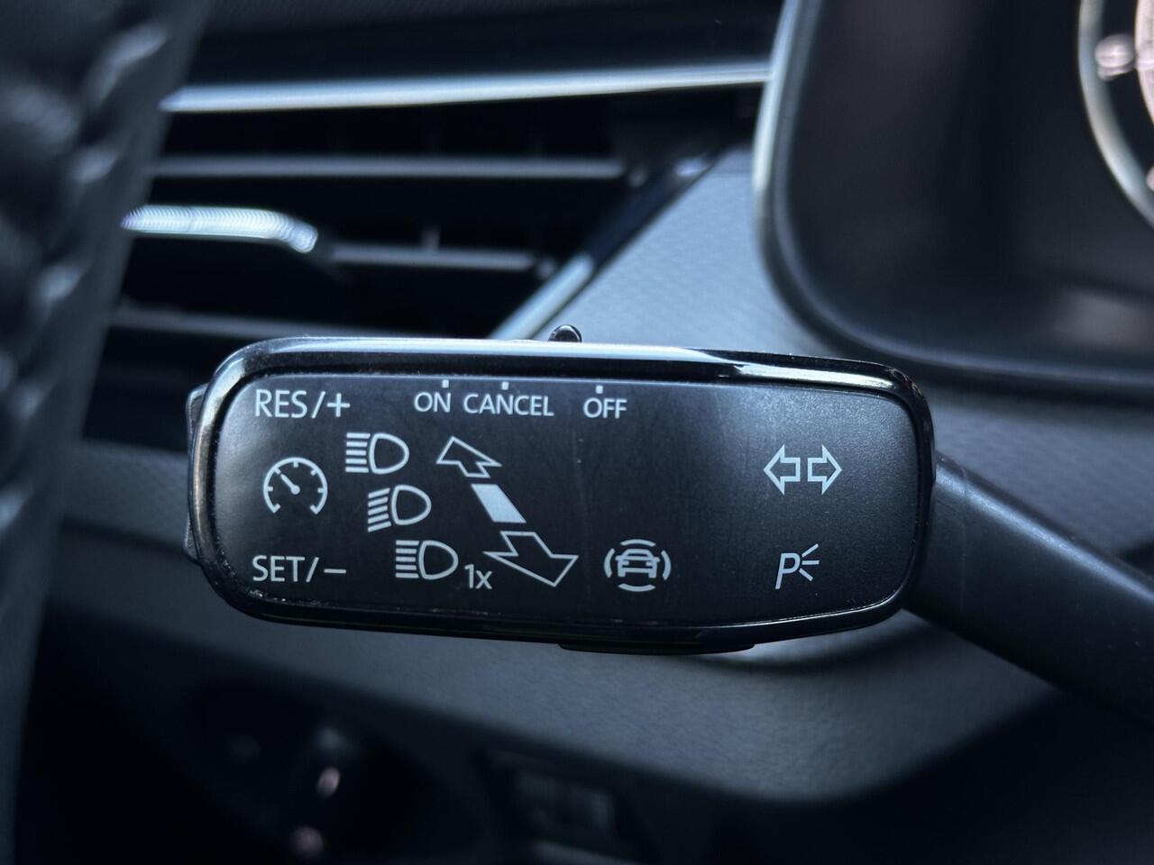 Skoda Kamiq 1.0 TSI Ambition | Trekhaak | PDC achter |