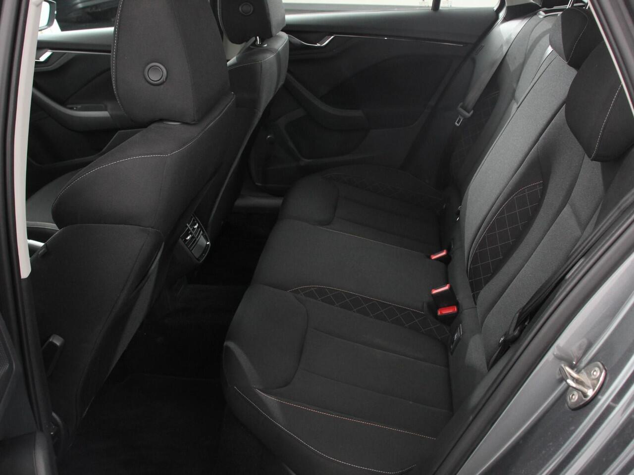 Skoda Kamiq 1.0 TSI Automaat Ambition Navigatie Apple Carplay / Android Auto Adaptive Cruise Control Lane Assist Parkeersensoren Achter DAB