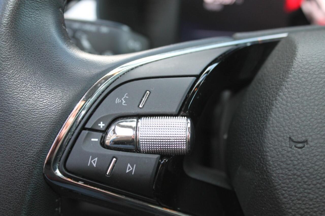 Skoda Kamiq 1.0 TSI AMBITION AUTOMAAT CLIMA CRUISE VIRTUAL DASHBORD TREKHAAK