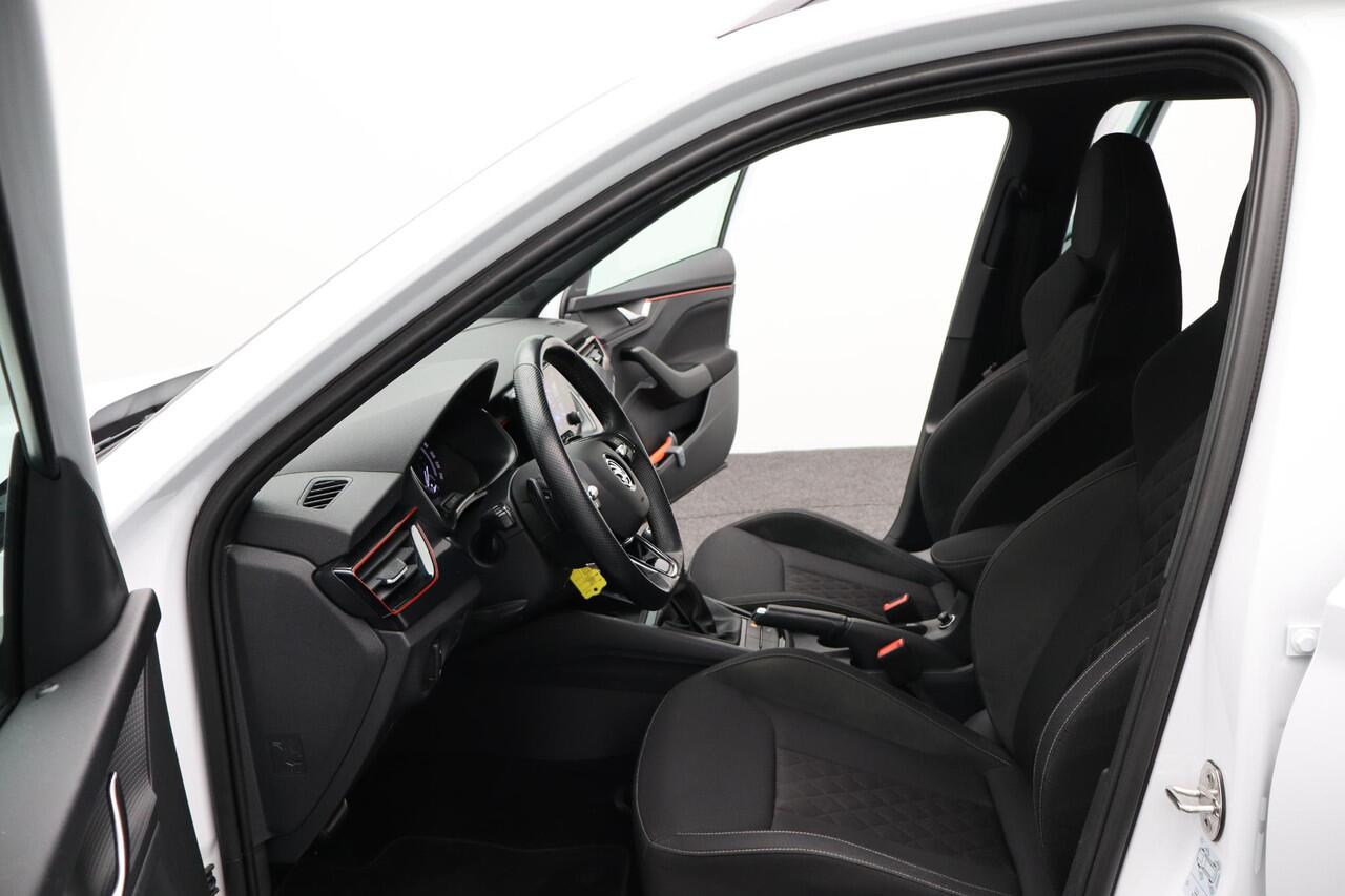 Skoda Kamiq 1.0 TSI Sport Business BOVAG Garantie | Trekhaak | Automaat | Climate control | Draadloze lader | PDC