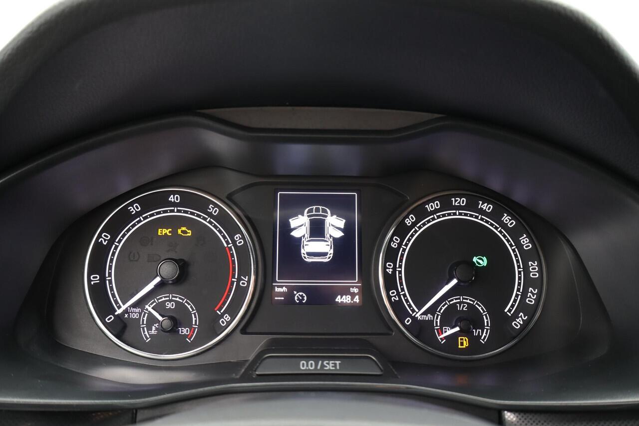 Skoda Kamiq 1.0 TSI Sport Business BOVAG Garantie | Trekhaak | Automaat | Climate control | Draadloze lader | PDC