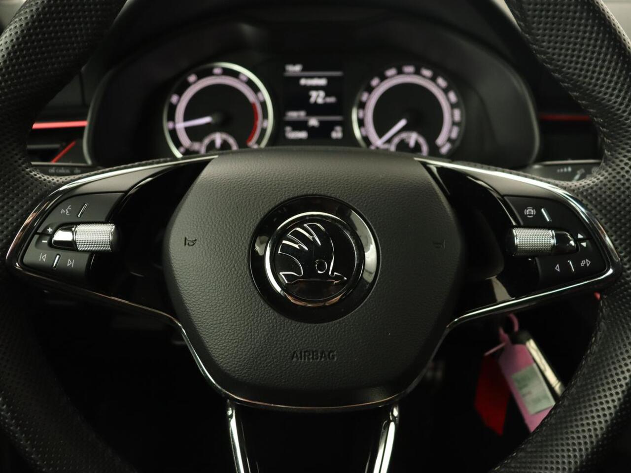 Skoda Kamiq 1.0 TSI Sport | Carplay | Climate control | Parkeerhulp | Cruise control | Full LED | DAB | Sportstoelen | Bluetooth | Sportstuur