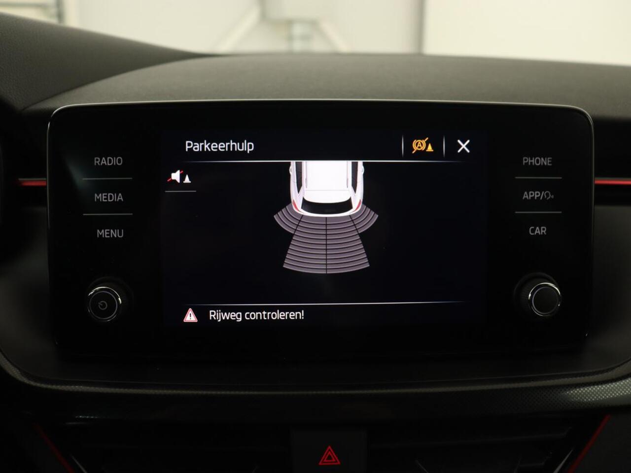 Skoda Kamiq 1.0 TSI Sport | Carplay | Climate control | Parkeerhulp | Cruise control | Full LED | DAB | Sportstoelen | Bluetooth | Sportstuur