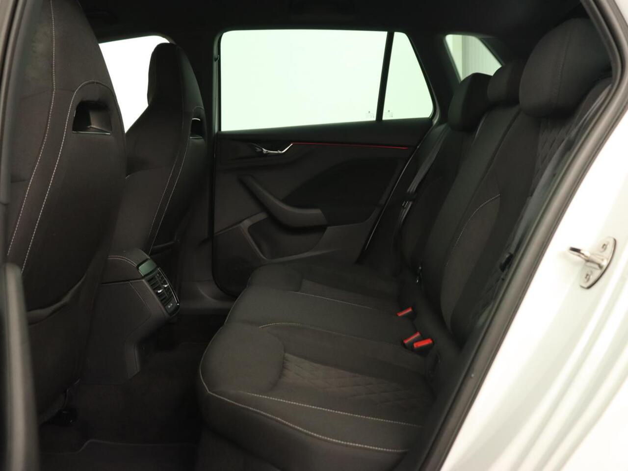 Skoda Kamiq 1.0 TSI Sport | Carplay | Climate control | Parkeerhulp | Cruise control | Full LED | DAB | Sportstoelen | Bluetooth | Sportstuur