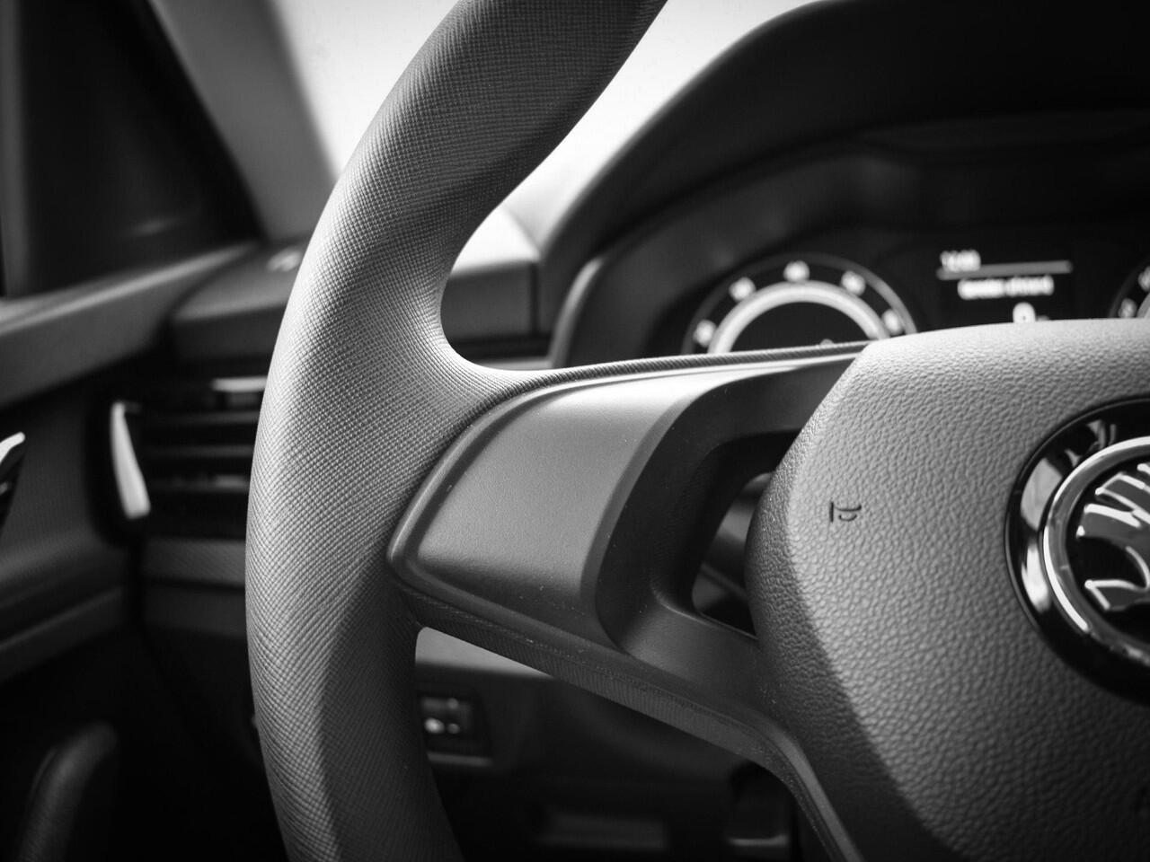 Skoda Kamiq 1.0 TSI 110pk Active · Apple/Android Car Play · Airco · DAB · Radio · LED Koplampen · 16'' Inch · Garantie t/m 11-09-2027 of 100.000km