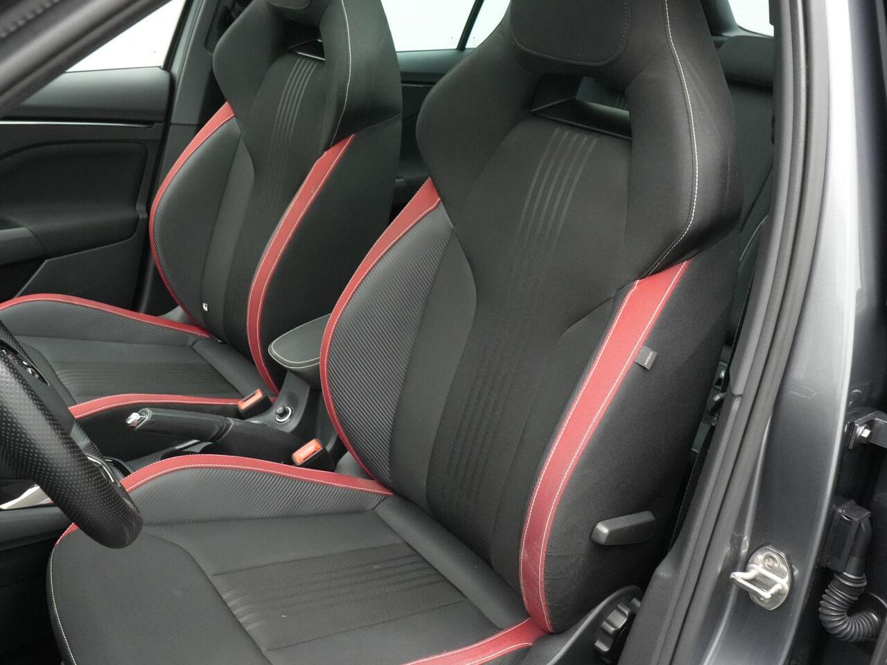 Skoda Kamiq 1.0 TSI 110 pk Monte Carlo | Panoramadak | Full LED koplampen | Achteruitrijcamera | Keyless | 18 inch