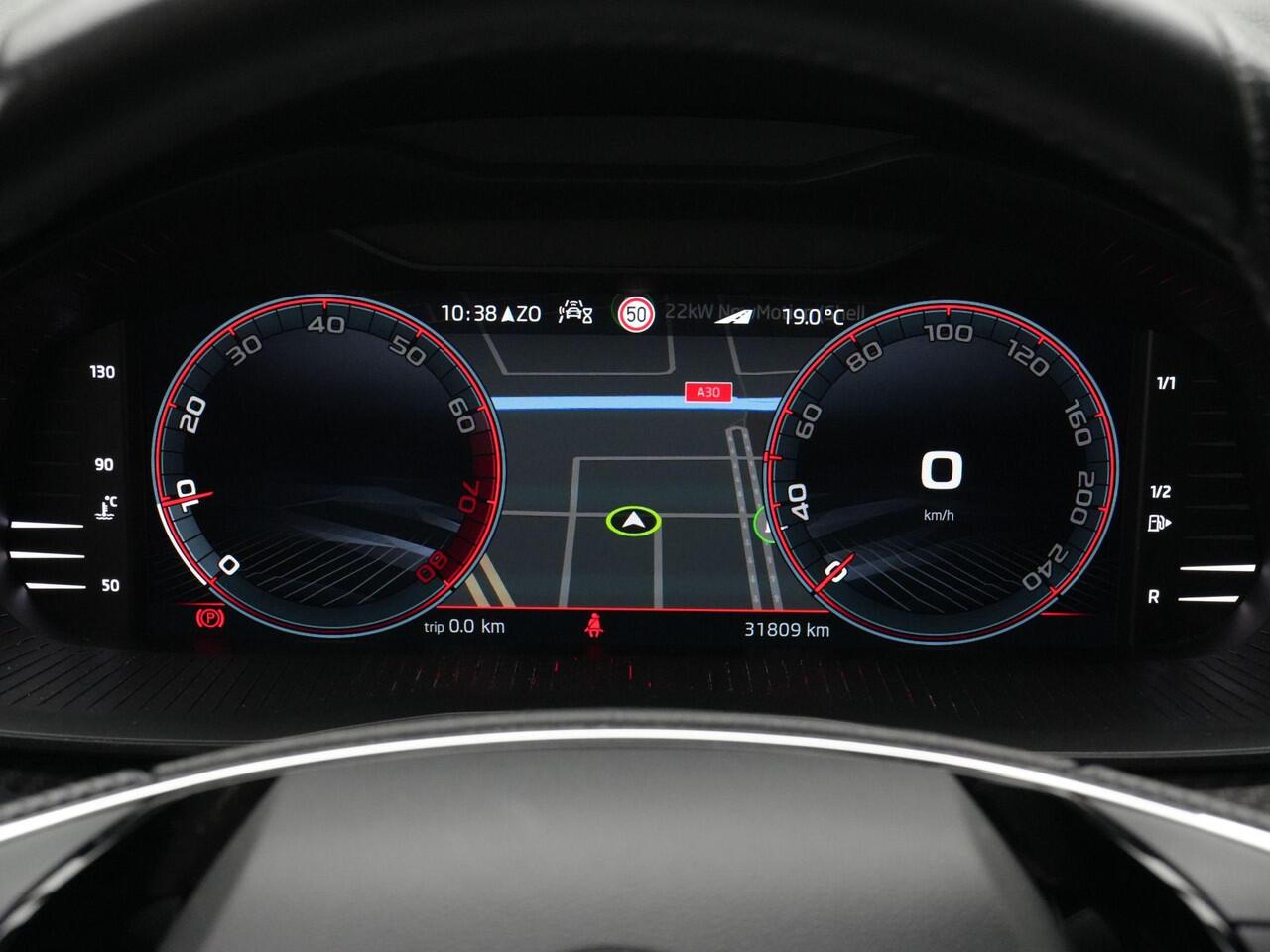 Skoda Kamiq 1.0 TSI 110 pk Monte Carlo | Panoramadak | Full LED koplampen | Achteruitrijcamera | Keyless | 18 inch