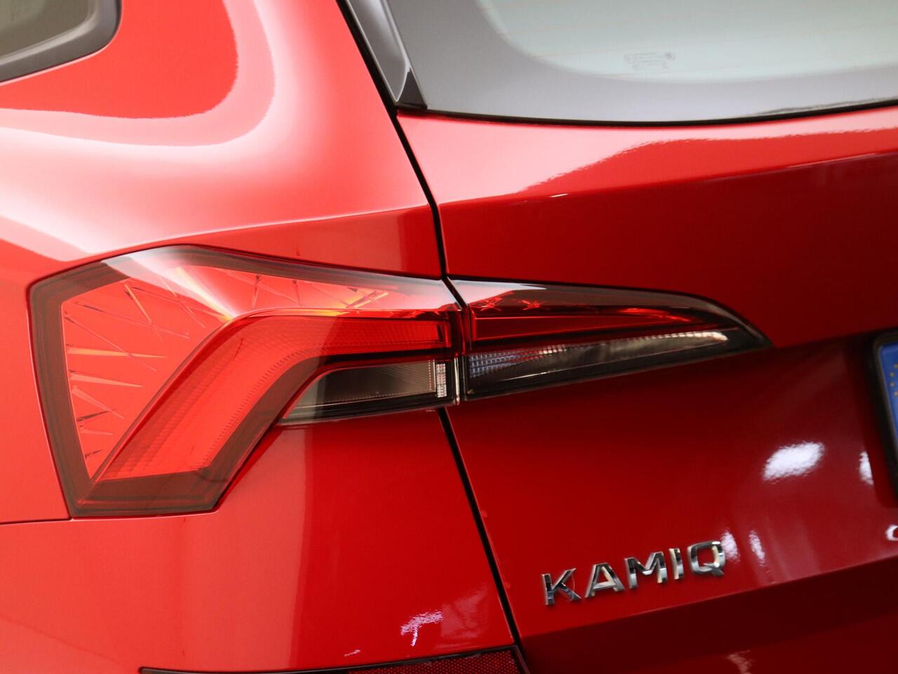 Skoda Kamiq 1.0 TSI Active | CarPlay | Airco | DAB radio | Parkeersensoren achter | Lane- en frontassist |