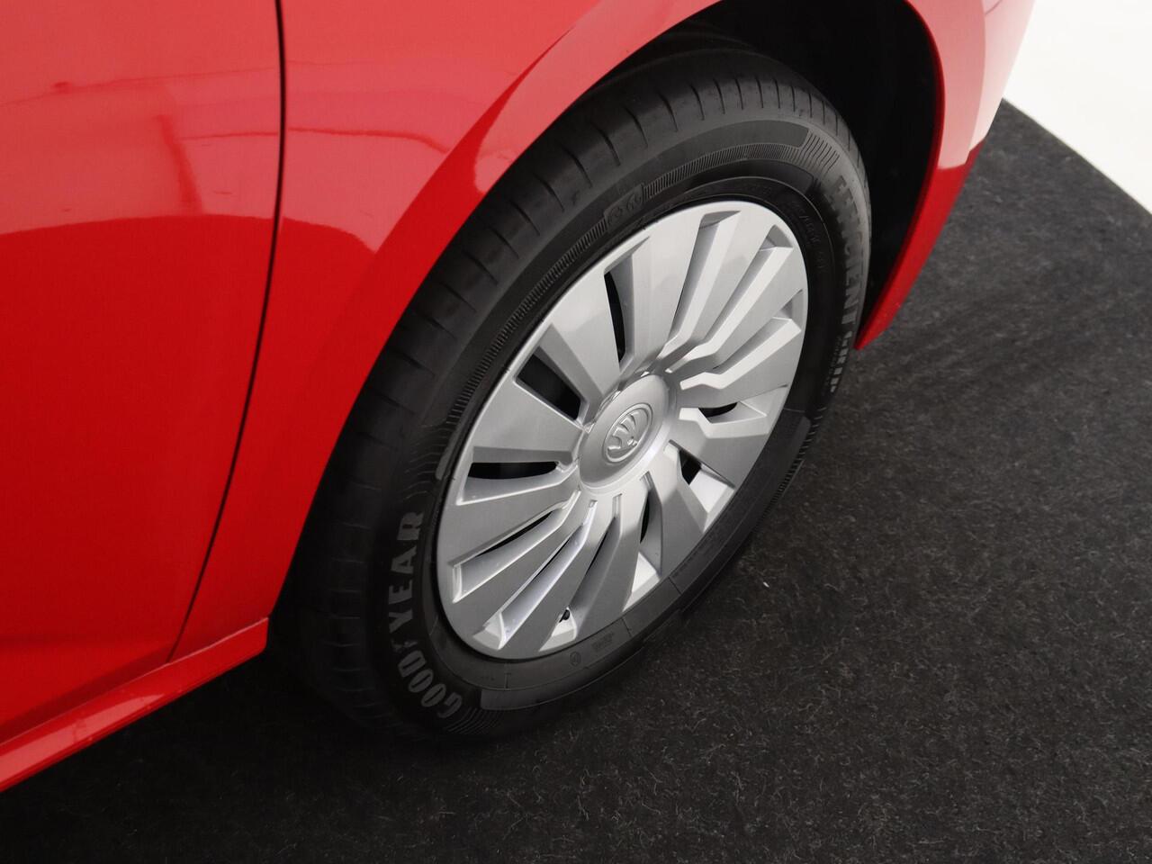 Skoda Kamiq 1.0 TSI Active | CarPlay | Airco | DAB radio | Parkeersensoren achter | Lane- en frontassist |