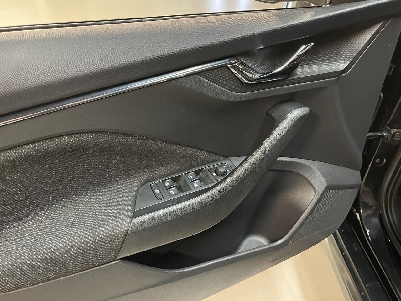 Skoda Kamiq 1.0 TSI Business Edition 16"/ Stoel + stuurverwarming/Keyless/Camera/Apple Carplay & Android Auto/PDC v+a/Climate