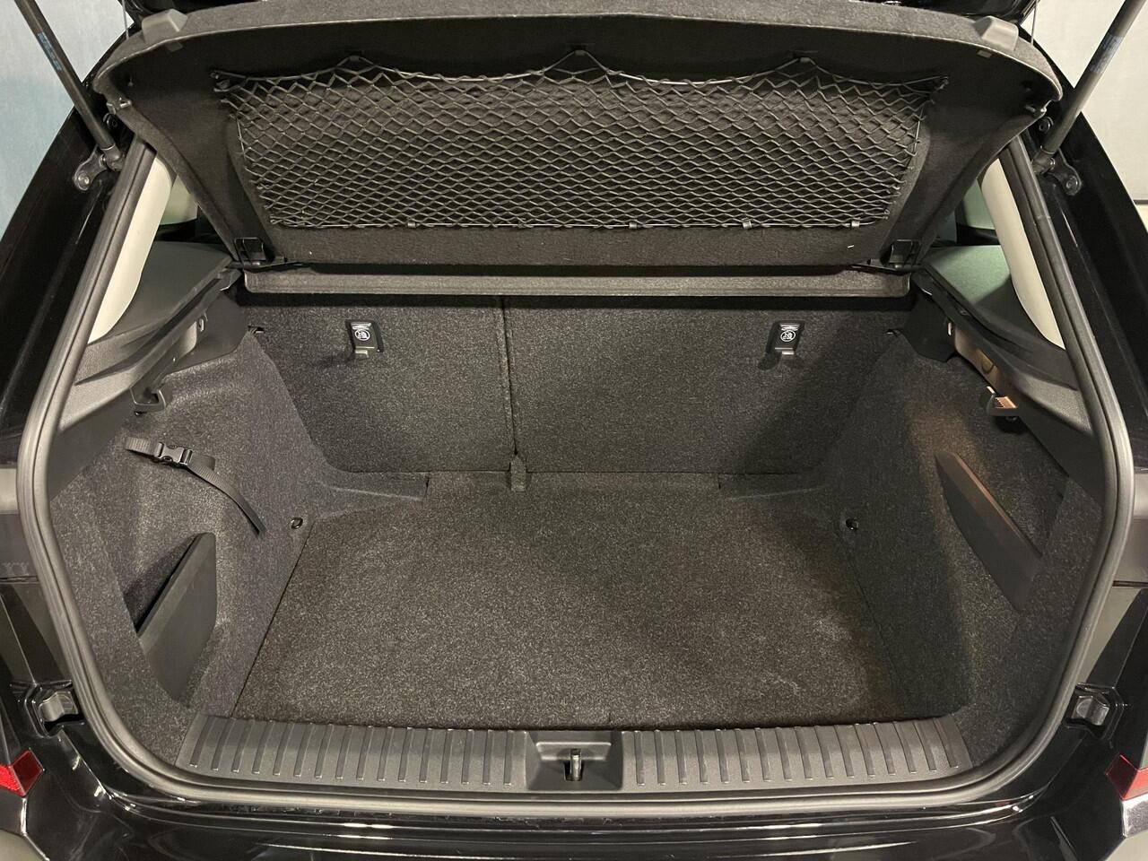 Skoda Kamiq 1.0 TSI Business Edition 16"/ Stoel + stuurverwarming/Keyless/Camera/Apple Carplay & Android Auto/PDC v+a/Climate