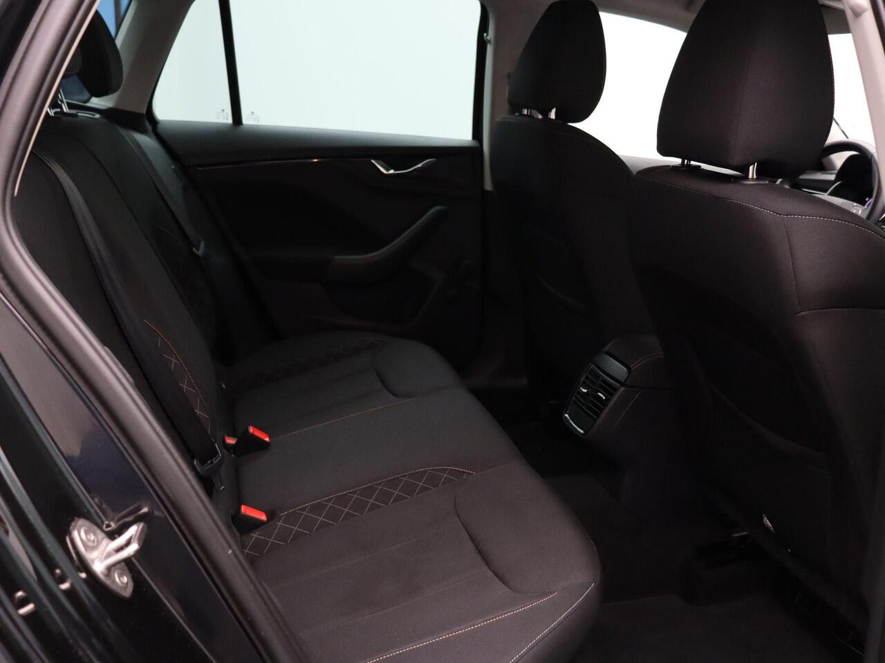 Skoda Kamiq 1.0 TSI Ambition | Apple Carplay & Android Auto | Lichtmetalen velgen | Parkeersensoren achter | Airconditioning |