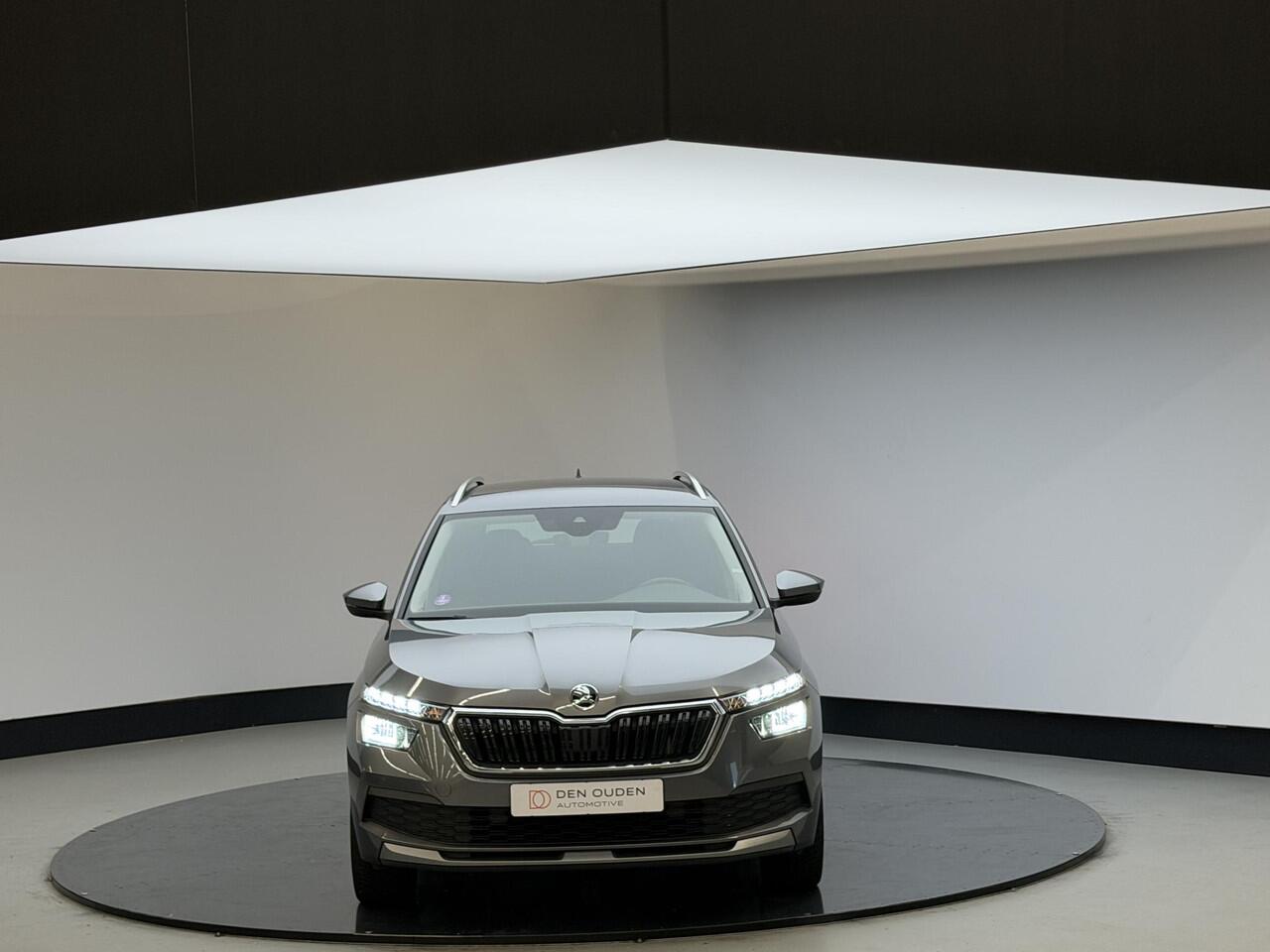 Skoda Kamiq 1.0 TSI Ambition 17'' lm velgen | All weather banden | Clima | Carplay | Parksensor achter | NL auto