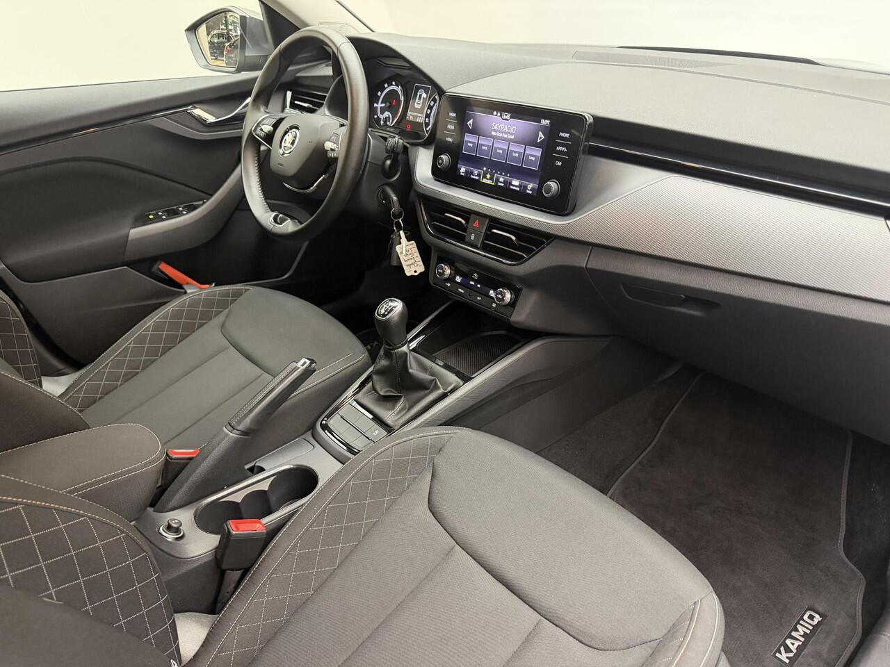 Skoda Kamiq 1.0 TSI Ambition 17'' lm velgen | All weather banden | Clima | Carplay | Parksensor achter | NL auto