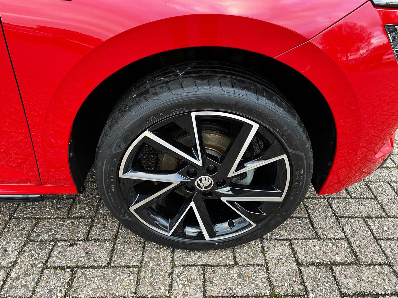 Skoda Kamiq 1.0 TSI Monte Carlo Carplay / Pano / Drive Select