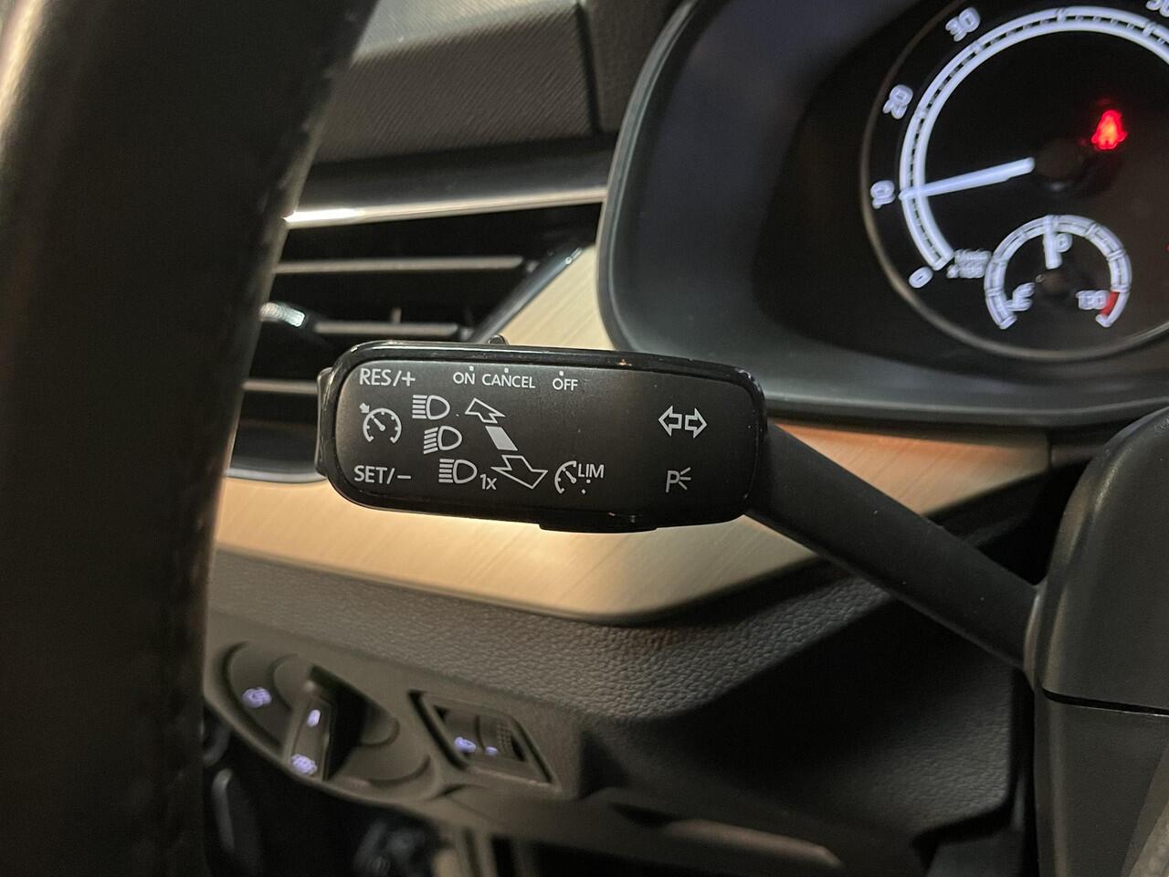 Skoda Kamiq 1.0 TSI Business Edition 16"/ Stoel + stuurverwarming/Keyless/Camera/Apple Carplay & Android Auto/PDC v+a/Climate