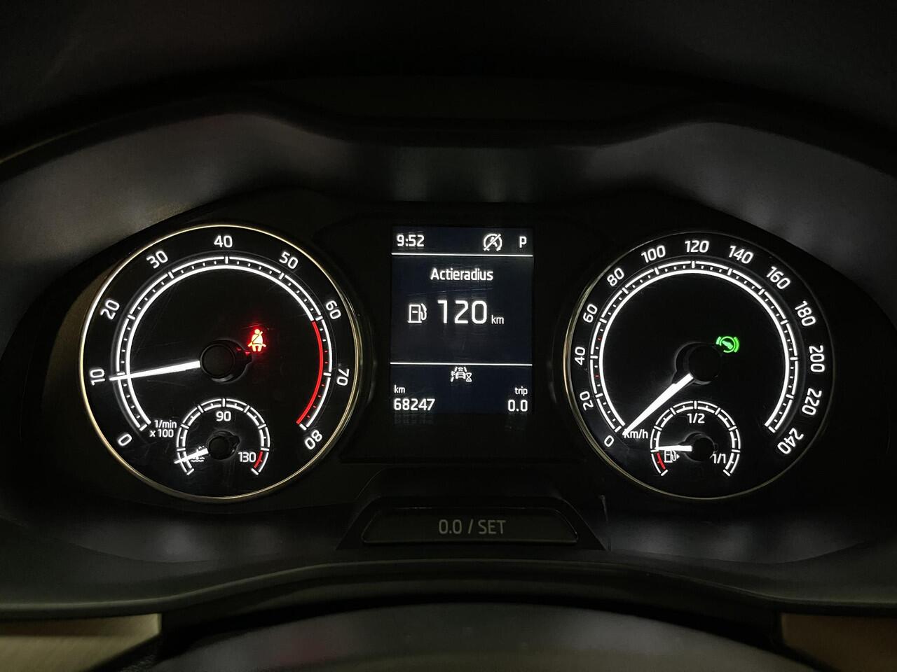 Skoda Kamiq 1.0 TSI Business Edition 16"/ Stoel + stuurverwarming/Keyless/Camera/Apple Carplay & Android Auto/PDC v+a/Climate