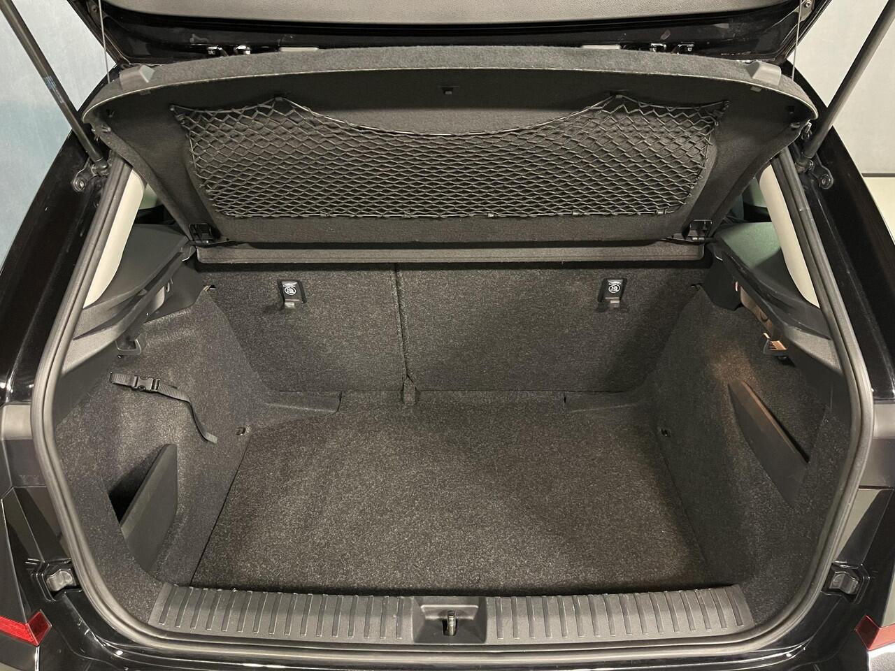 Skoda Kamiq 1.0 TSI Business Edition 16"/ Stoel + stuurverwarming/Keyless/Camera/Apple Carplay & Android Auto/PDC v+a/Climate