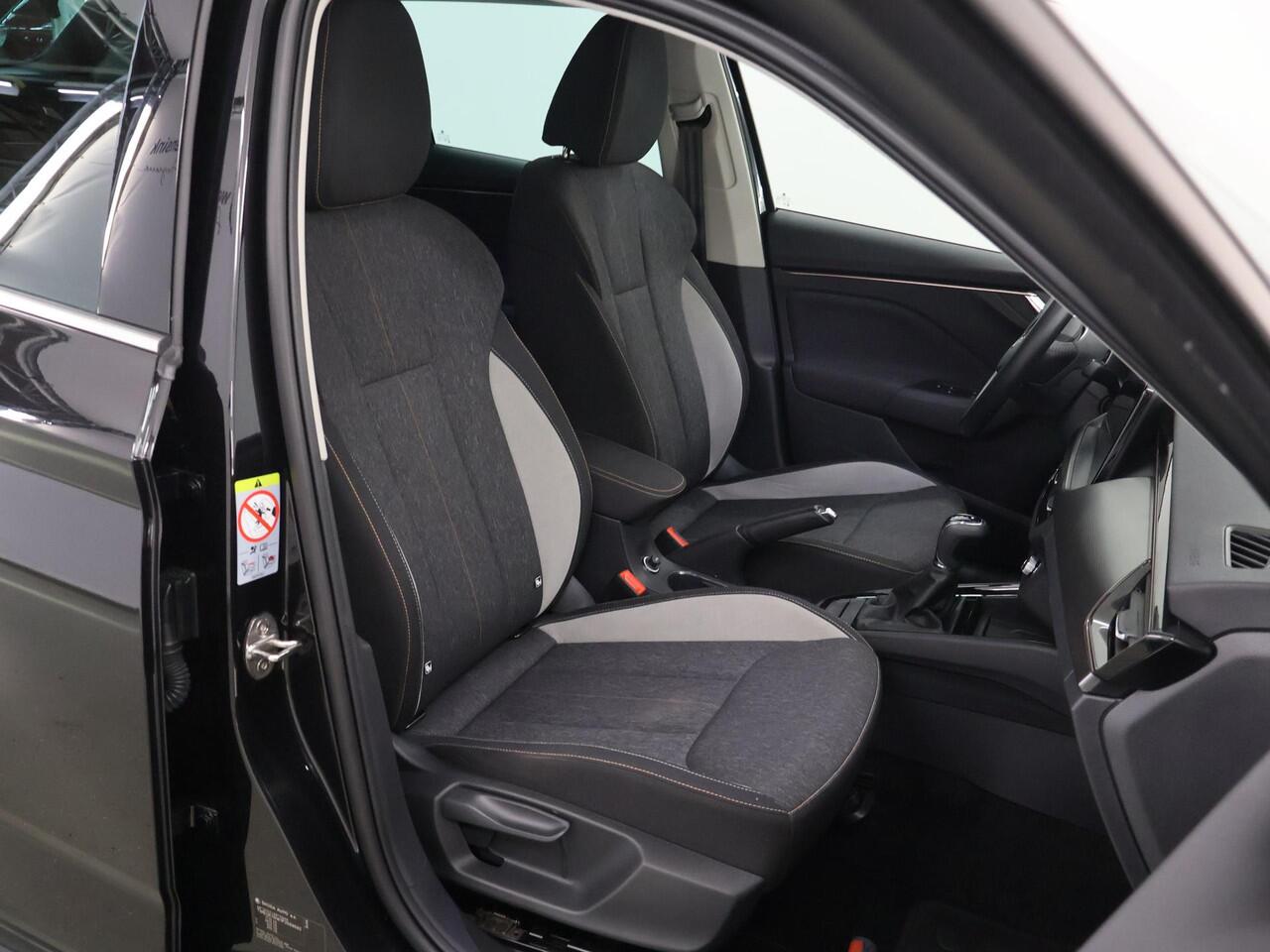 Skoda Kamiq 1.0 TSI Business Edition | Trekhaak | Parkeercamera | Keyless Go | Navigatie | Stoelverwarming | Climate Control | Cruise Control | Apple Carplay/Android Auto |
