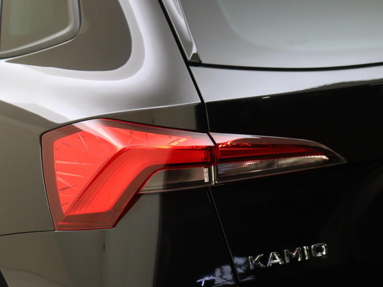 Skoda Kamiq 1.0 TSI Ambition | Trekhaak | Parkeersensoren achter | Cruise Control | CarPlay | Airco |