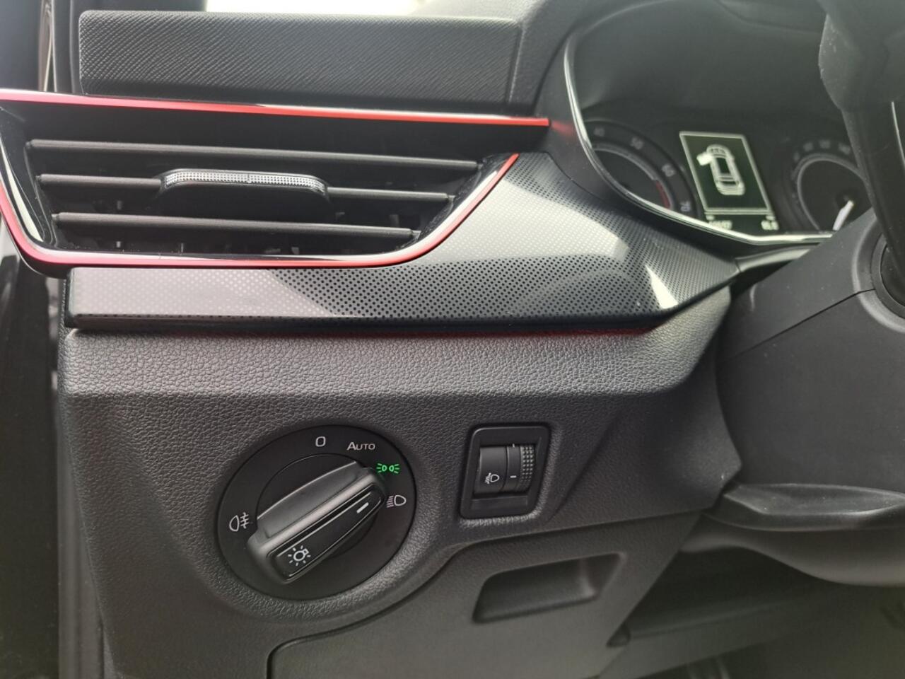 Skoda Kamiq 1.0 TSI 110 Pk Sport Business Clima Pdc 6 bak, Apple Carplay