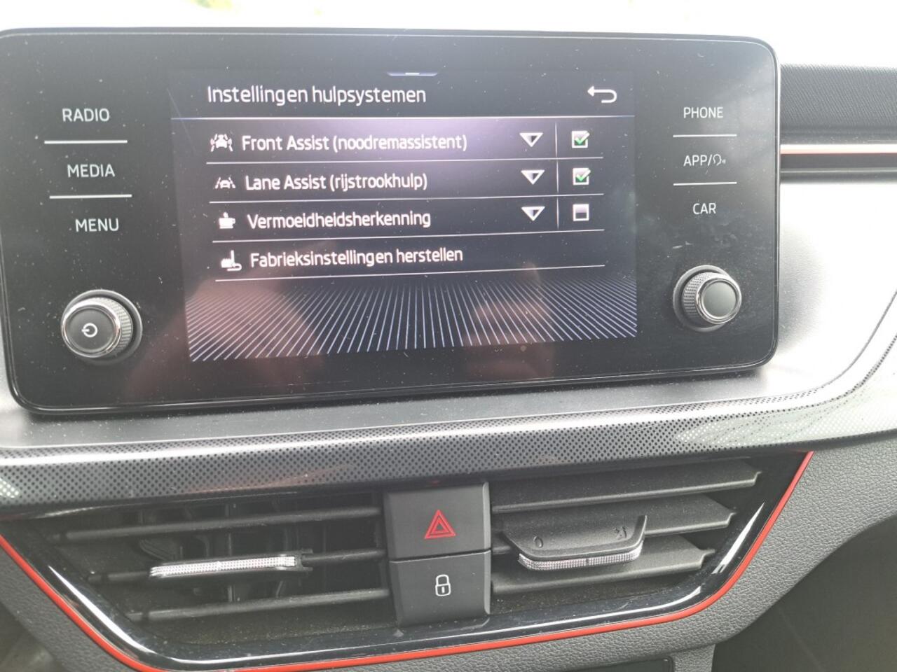 Skoda Kamiq 1.0 TSI 110 Pk Sport Business Clima Pdc 6 bak, Apple Carplay