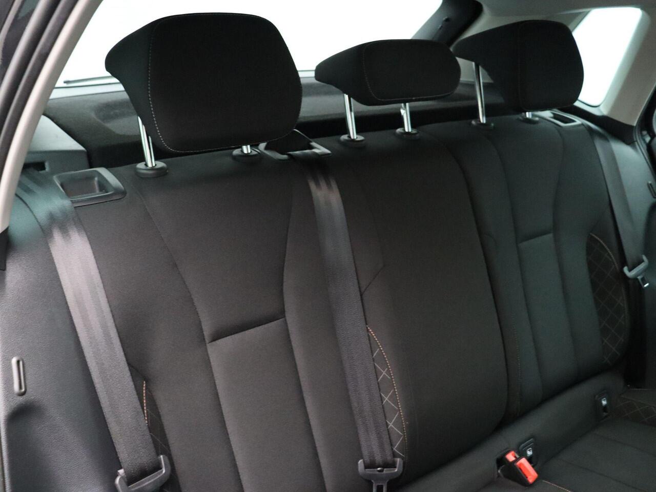 Skoda Kamiq 1.0 TSI 110pk Ambition | Apple Carplay & Android Auto | Lichtmetalen velgen | Parkeersensoren achter | Airconditioning |