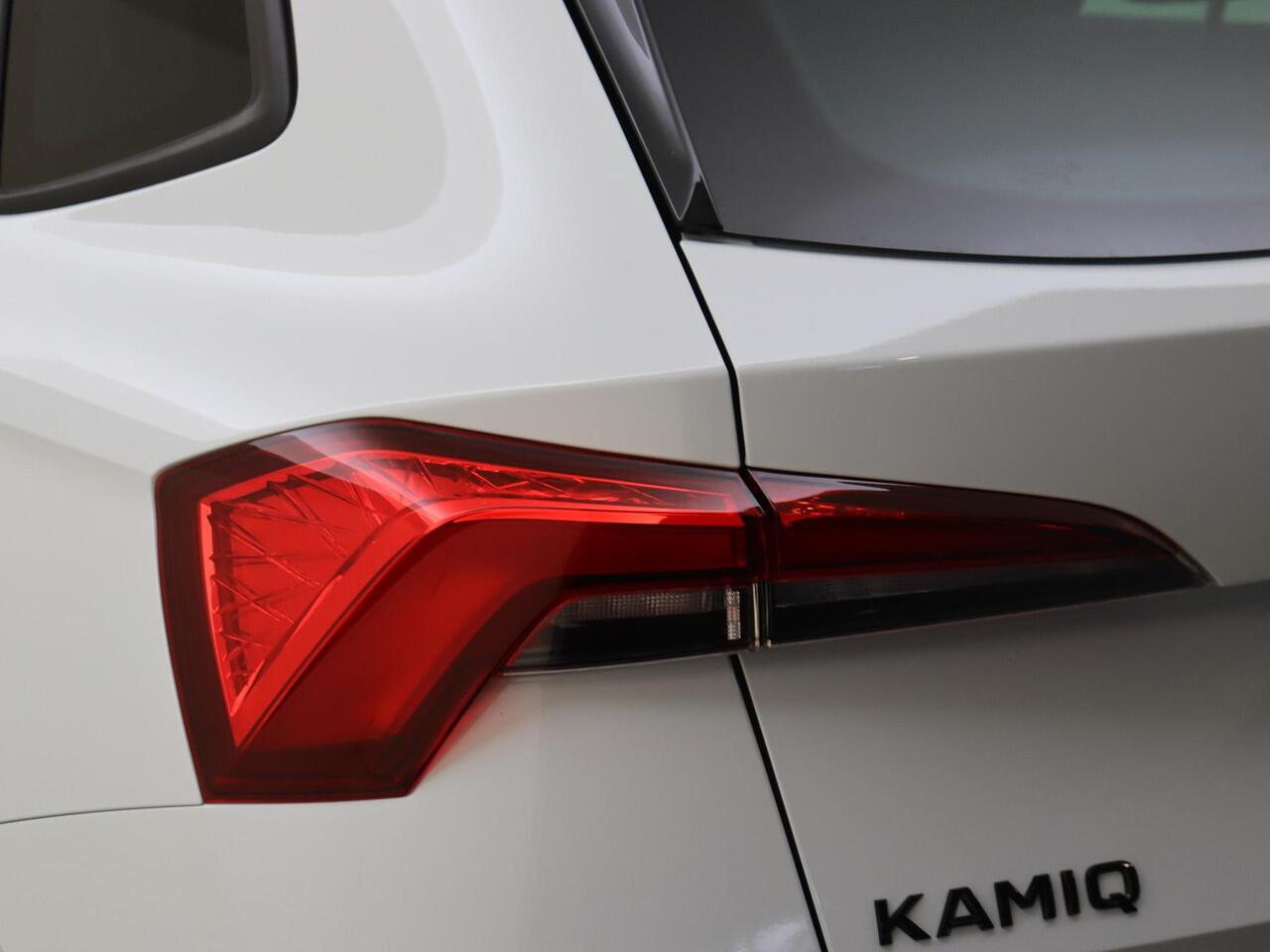 Skoda Kamiq 1.0 TSI Monte Carlo | Panoramadak | Keyless | LED verlichting | Stoelverwarming | Achteruitrijcamera | CarPlay | Lane- en frontassist |