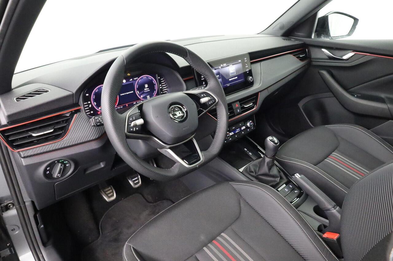 Skoda Kamiq Monte Carlo 1.0 TSI 85 kW / 115 pk | Panoramadak | Camera | Stoelverwarming | 18 inch | Keyless Entry | Elektrische Kofferklep | Draadloos Apple Carplay/Android Auto