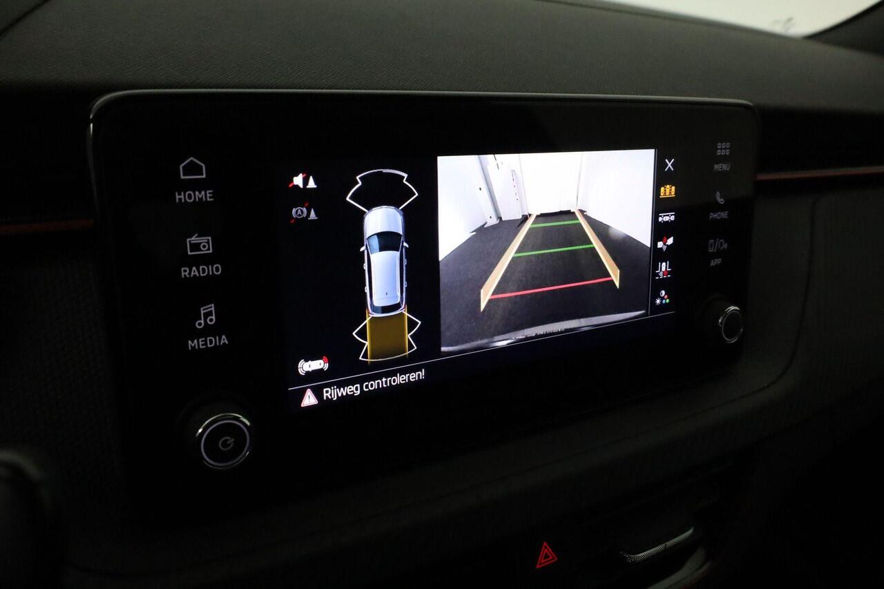 Skoda Kamiq Monte Carlo 1.0 TSI 85 kW / 115 pk | Panoramadak | Camera | Stoelverwarming | 18 inch | Keyless Entry | Elektrische Kofferklep | Draadloos Apple Carplay/Android Auto